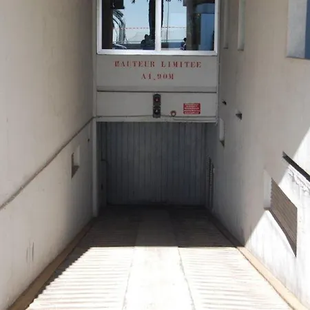 Lejlighed Superbe Climatise Avec Grande Terrasse Et Parking A - Fr-1-196-290