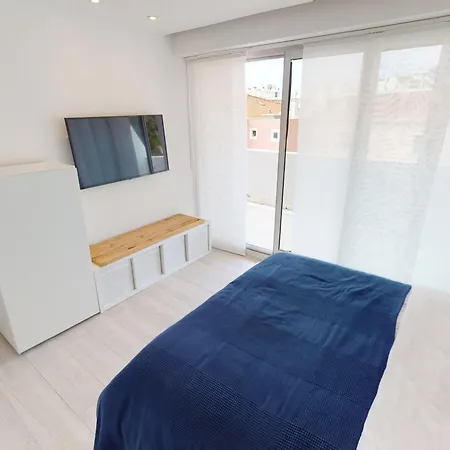 شقة Superbe Climatise Avec Grande Terrasse Et Parking A - Fr-1-196-290