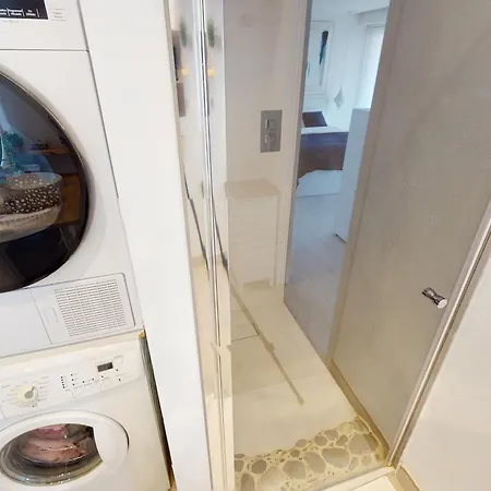 Superbe 3p Climatisé Avec Grande Terrasse Et Parking - Fr-1-196-290