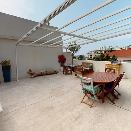 Superbe Climatise Avec Grande Terrasse Et Parking A - Fr-1-196-290 شقة *