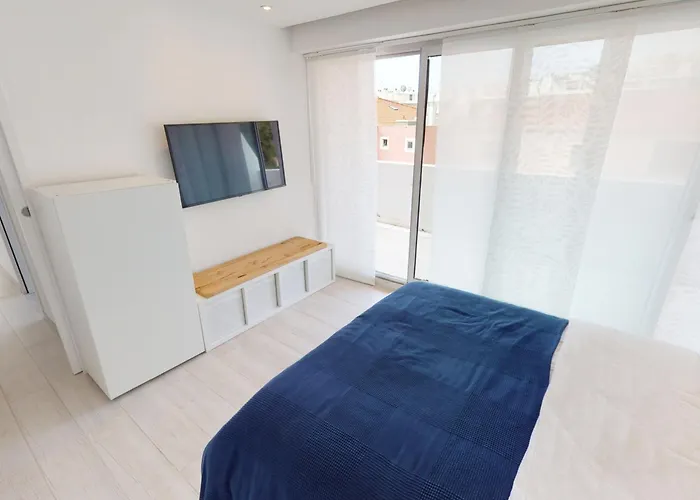 Apartment Superbe Climatise Avec Grande Terrasse Et Parking A - Fr-1-196-290