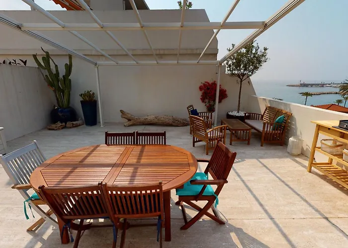 Апартаменти Superbe Climatise Avec Grande Terrasse Et Parking A - Fr-1-196-290 Мантон