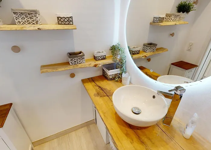 Superbe Climatise Avec Grande Terrasse Et Parking A - Fr-1-196-290 Menton