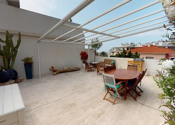 Superbe Climatise Avec Grande Terrasse Et Parking A - Fr-1-196-290 Lejlighed *